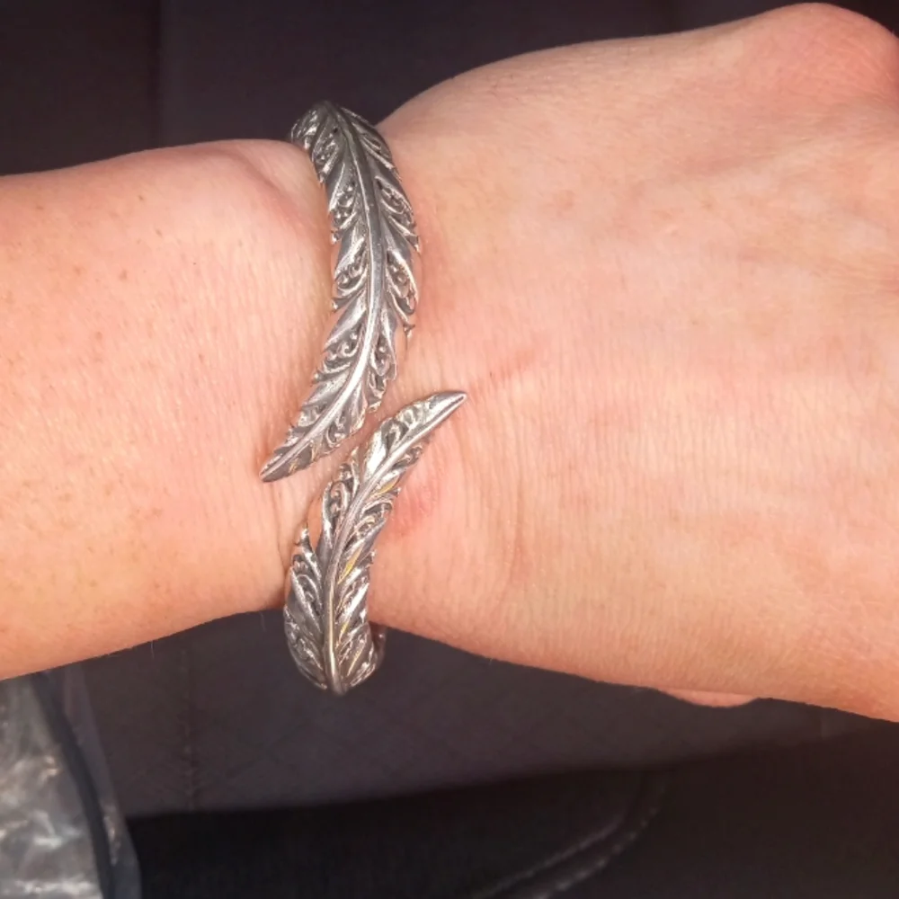 Sarda Silver Filigree Hinged Bangle Bracelet - Picture 2 of 7